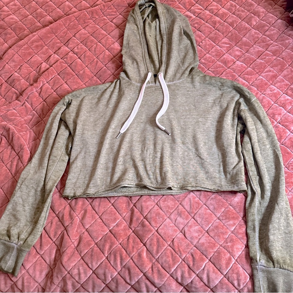 Green heathered cropped hoodie